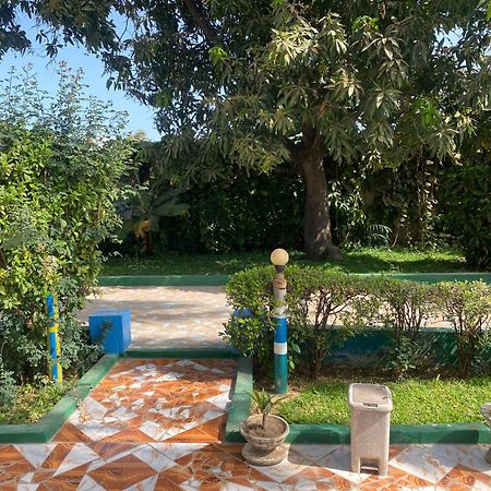 One World Village Guesthouse Bakau Екстер'єр фото
