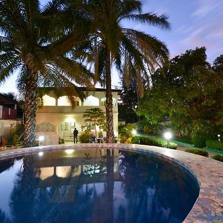 One World Village Guesthouse Bakau Екстер'єр фото