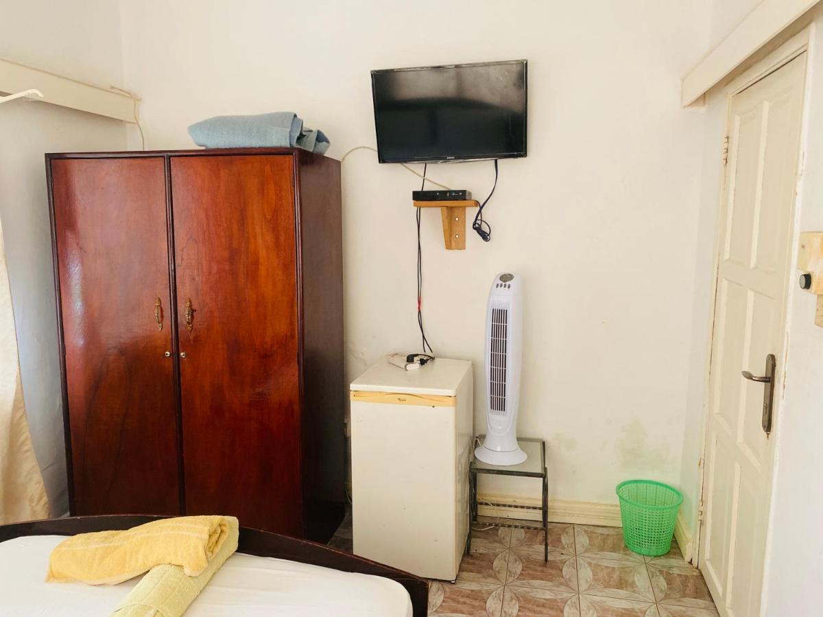 One World Village Guesthouse Bakau Екстер'єр фото