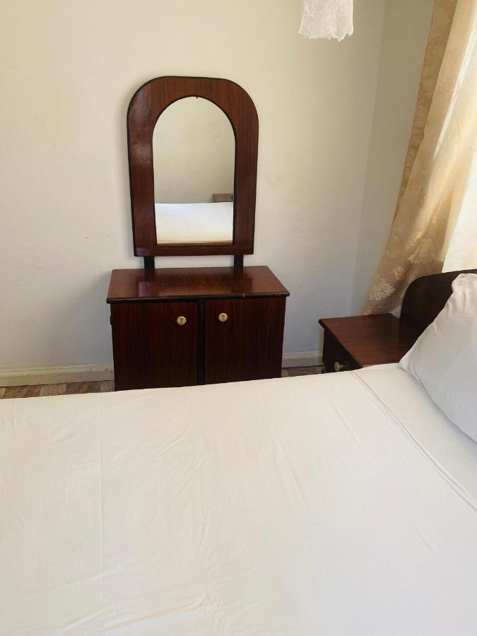 One World Village Guesthouse Bakau Екстер'єр фото