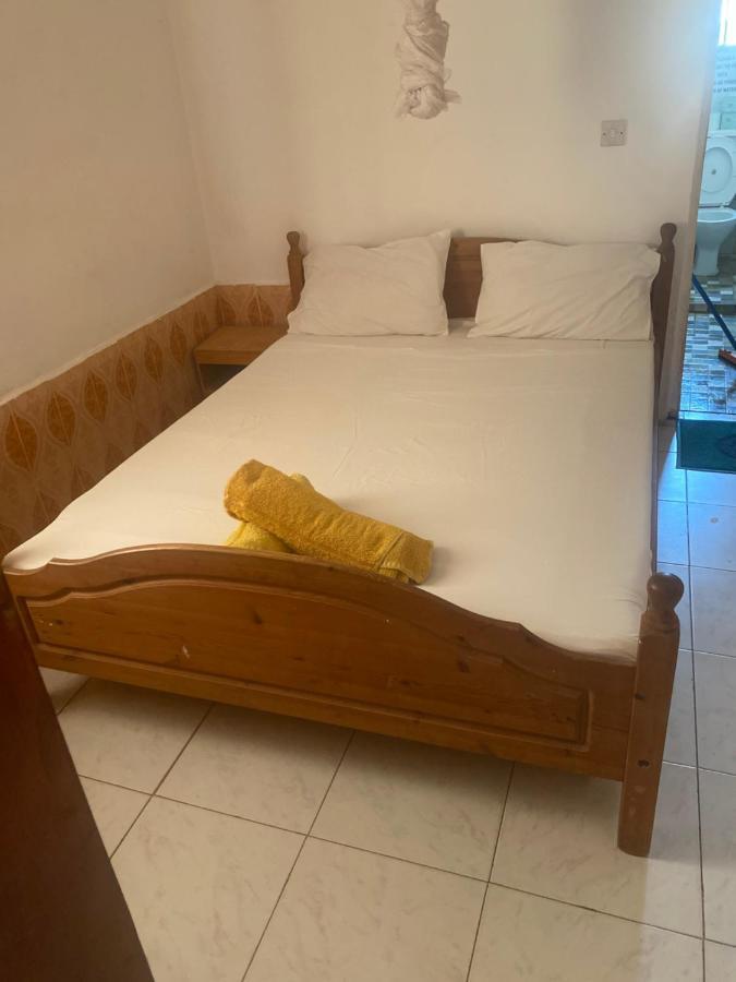 One World Village Guesthouse Bakau Екстер'єр фото