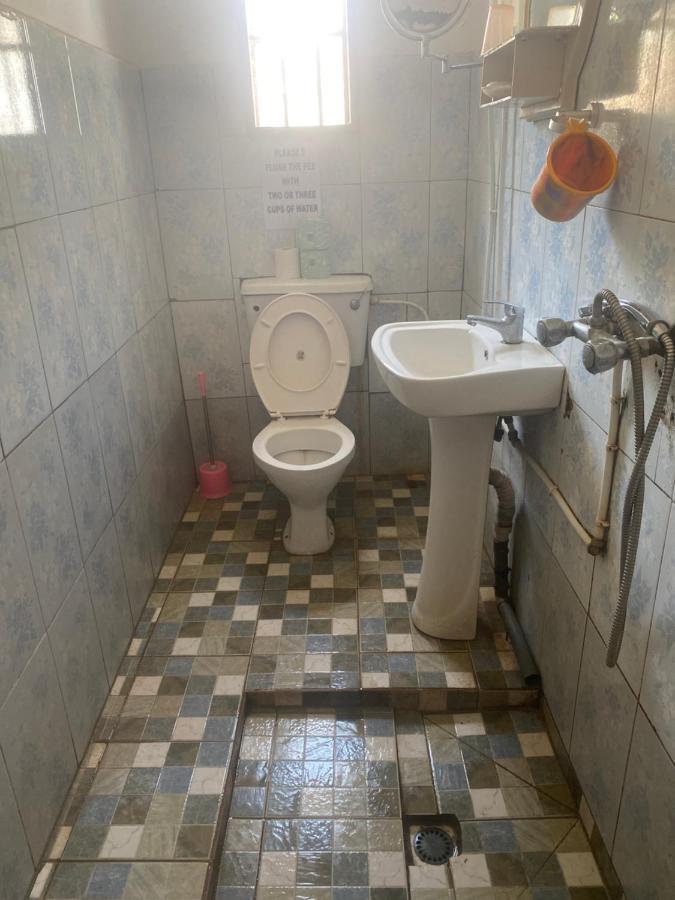 One World Village Guesthouse Bakau Екстер'єр фото