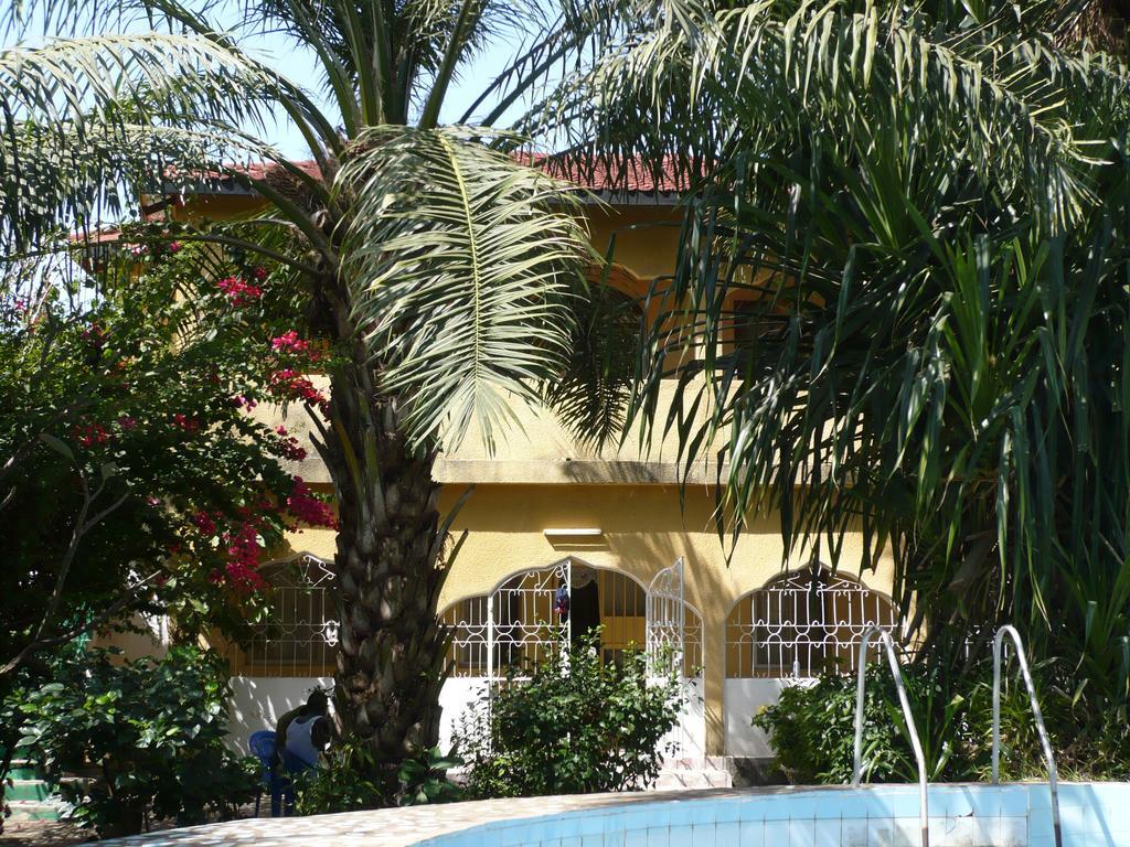 One World Village Guesthouse Bakau Екстер'єр фото