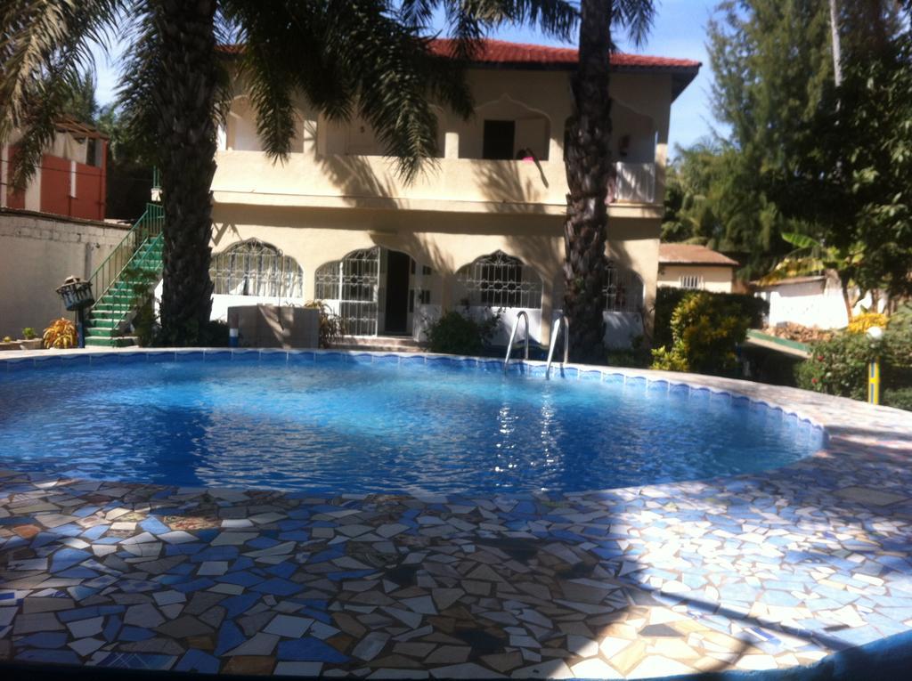 One World Village Guesthouse Bakau Екстер'єр фото