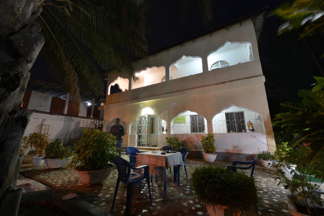 One World Village Guesthouse Bakau Екстер'єр фото