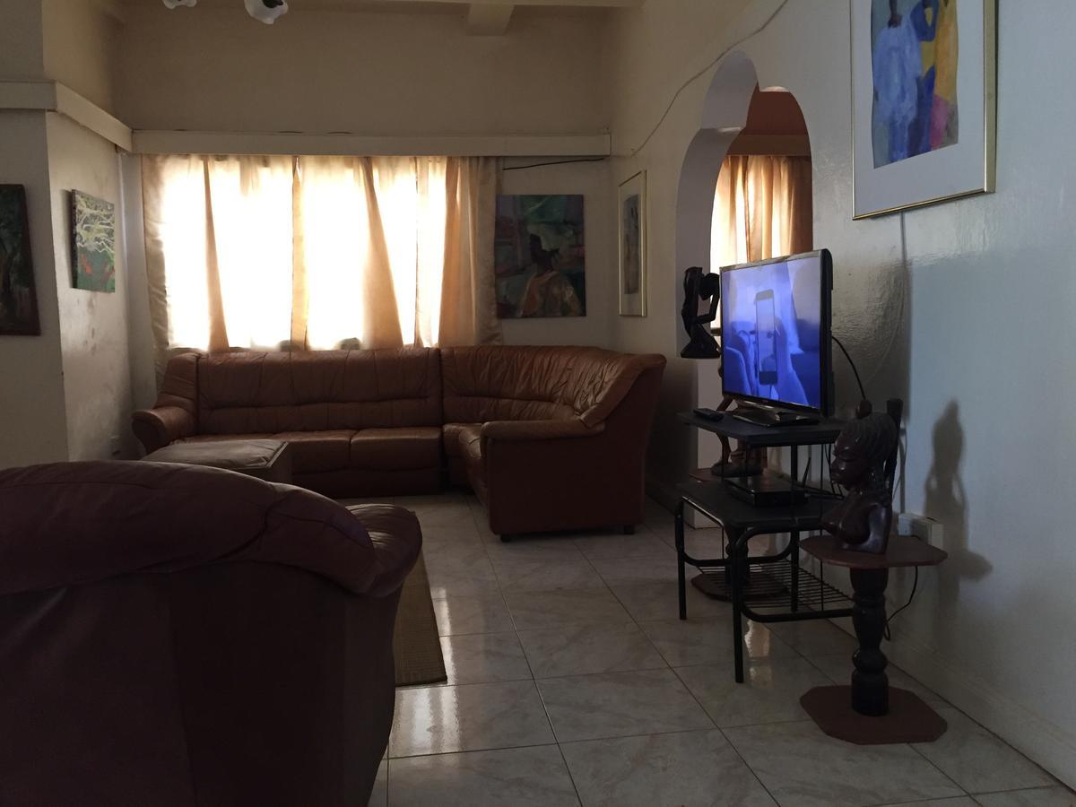 One World Village Guesthouse Bakau Екстер'єр фото