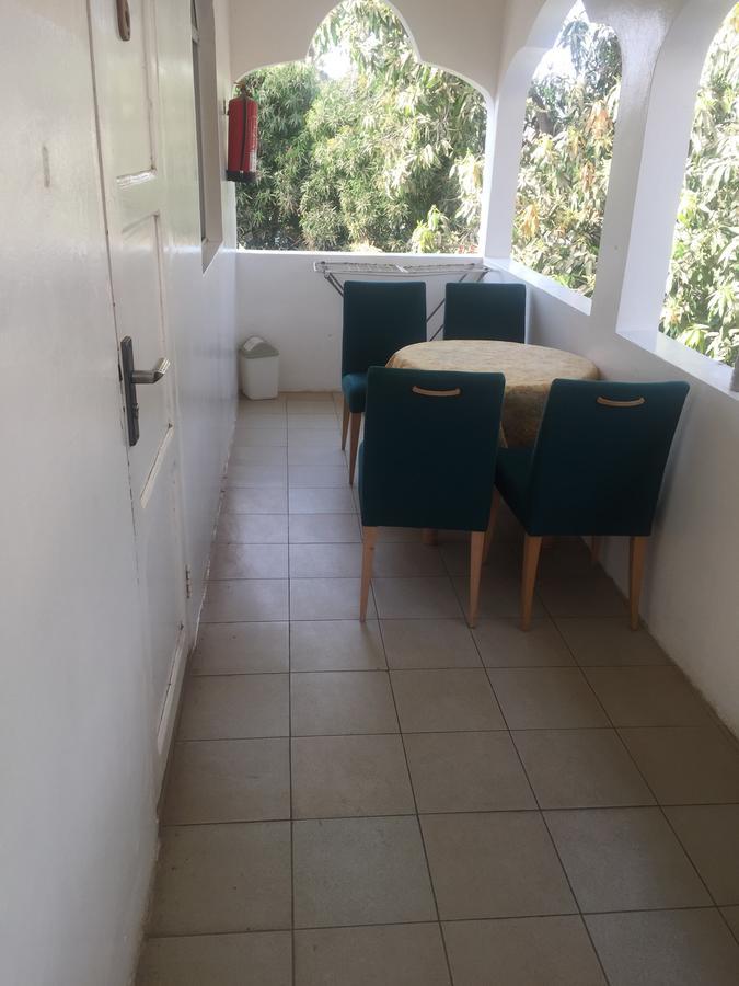 One World Village Guesthouse Bakau Екстер'єр фото