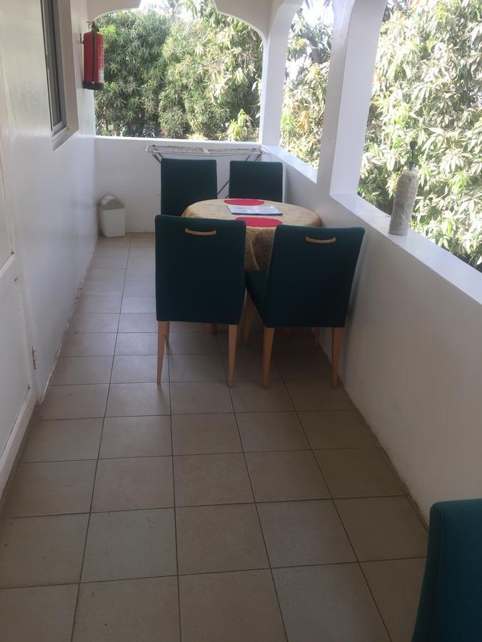 One World Village Guesthouse Bakau Екстер'єр фото